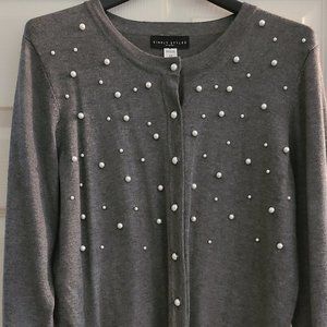 Gray sweater with costume pearls (M)